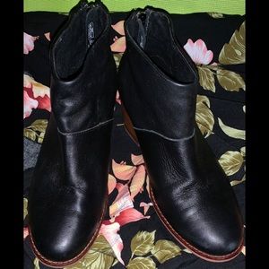 TOMS Laila short Leather boot size 8